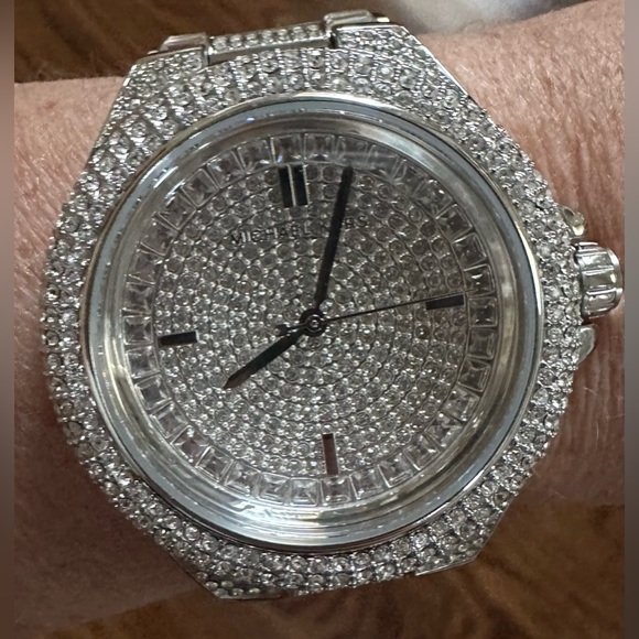Authentic Michael Kors Silver Crystal Woman’s Watch! - Picture 4 of 8